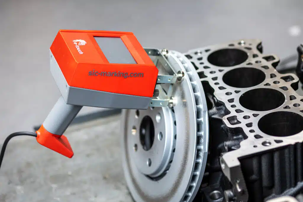 Marcatore portatile a micropunti Etouch in utilizzo