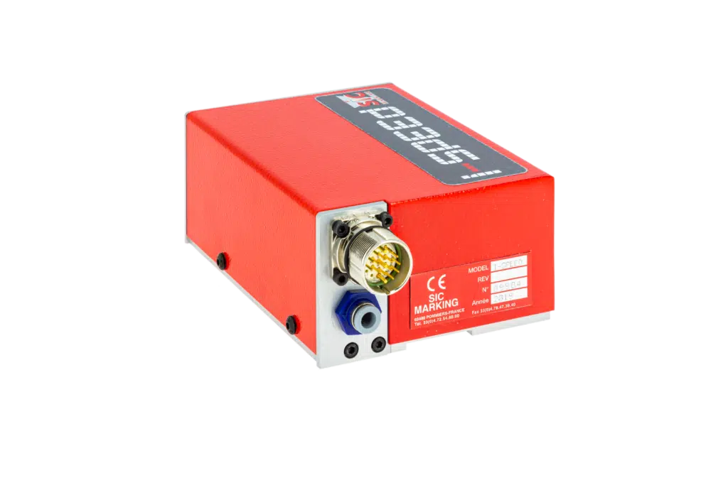 Vista laterale della macchina i-Speed per marcatura industriale, con struttura robusta e puntale a micropercussione ad alte prestazioni.