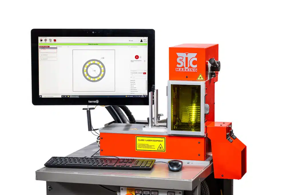 TAGMARK è una macchina di marcatura laser progettata appositamente per la gestione della marcatura di lotti di targhette anche di formato diverso