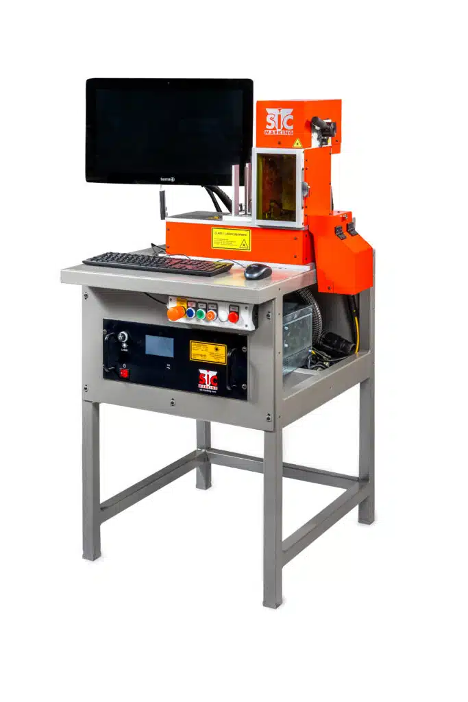 Macchina di marcatura laser Tagmark posizionata su suo carrello