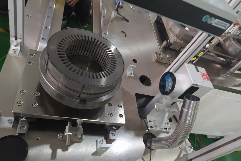 Marcatura laser del carter di un motore