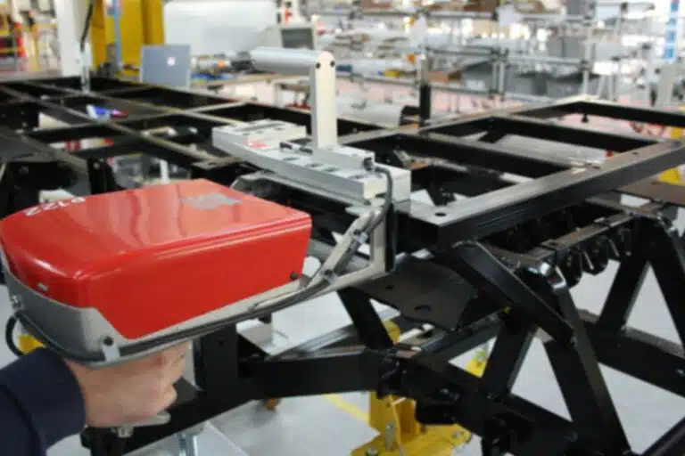 Marcatura di un VIN a micropercussione al di fuori della linea di produzione
