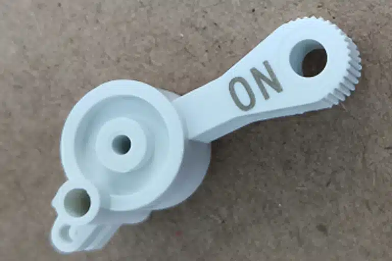 Marcatura di componenti in plastica mediante laser verde