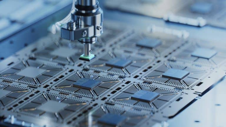 I progressi nella marcatura laser dei componenti elettronici: miniaturizzazione e precisione