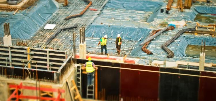 Marcatura laser nell’industria delle costruzioni: identificazione e tracciabilità dei materiali