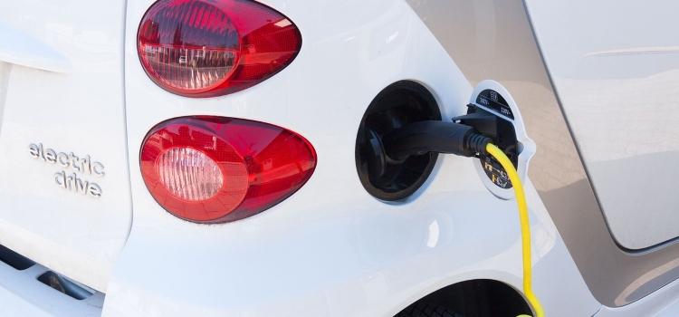 Marcatura dei connettori del caricabatterie nelle auto elettriche