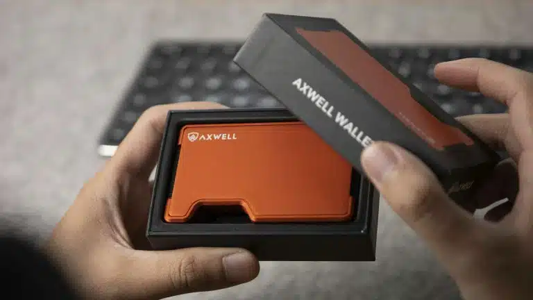 Applicazioni della marcatura laser nel settore della moda e del lusso: personalizzazione e autenticazione di prodotti di alta gamma