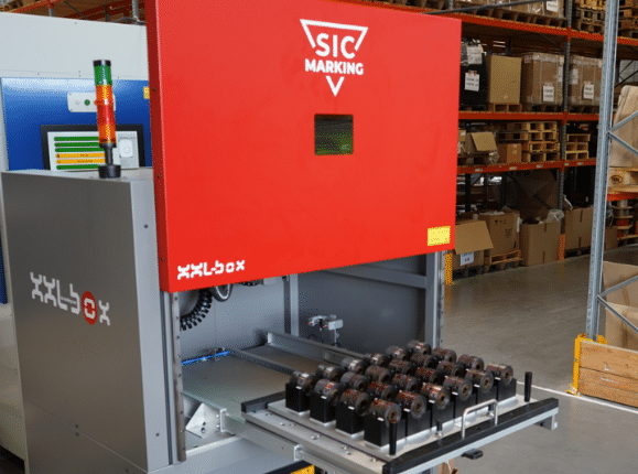 Come marcare lotti di componenti automotive con una soluzione laser indipendente?