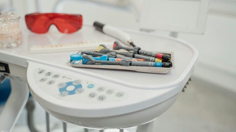 L’importanza della marcatura laser nella tracciabilità e nella sicurezza delle apparecchiature mediche