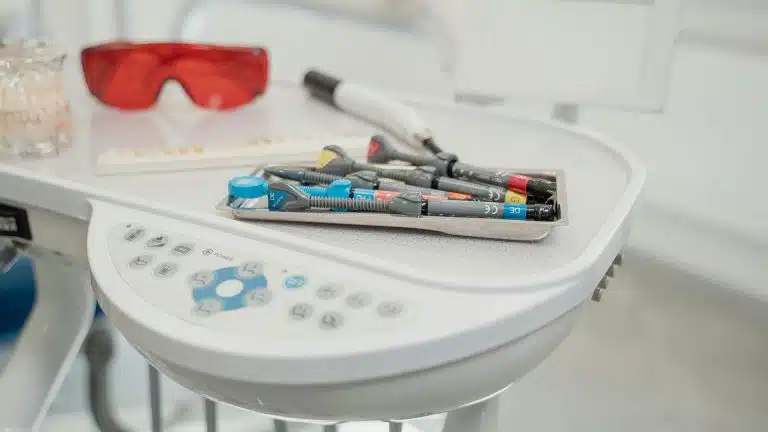 L’importanza della marcatura laser nella tracciabilità e nella sicurezza delle apparecchiature mediche