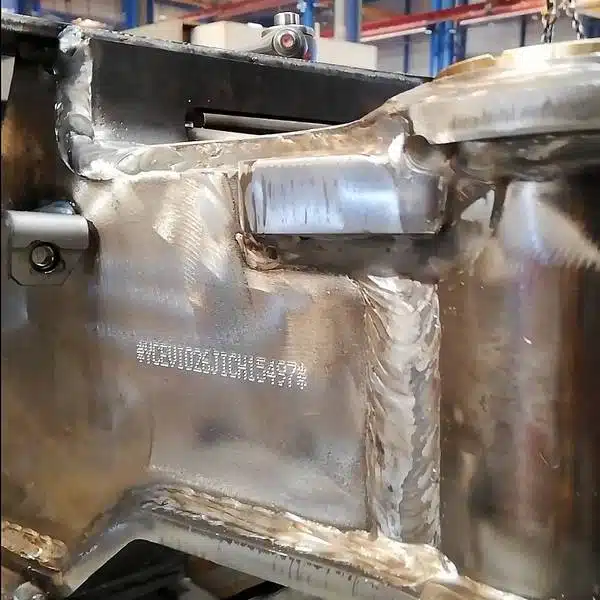 Incisione laser e marcatura per graffiatura nel settore dei veicoli pesanti e autobus