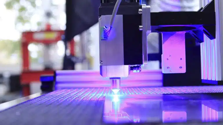 Tracciabilità senza limiti: il potere della marcatura laser nell’elettronica