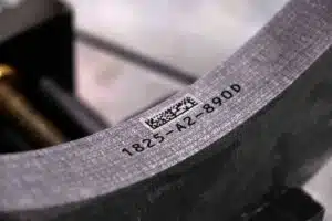 stazione laser per marcatura profonda su carbonio